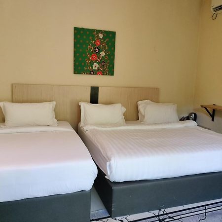 The Firefly Resort Semporna Bagian luar foto