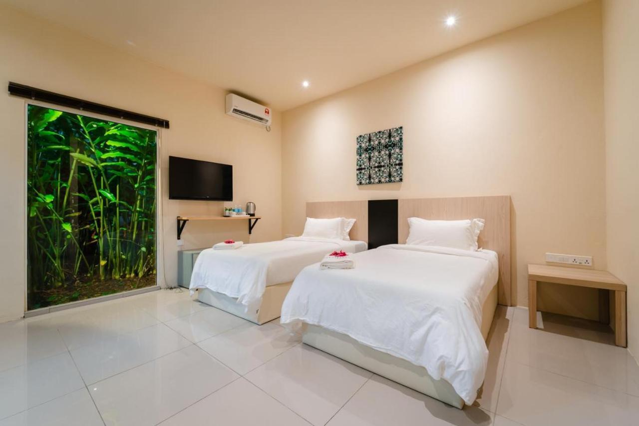 The Firefly Resort Semporna Bagian luar foto