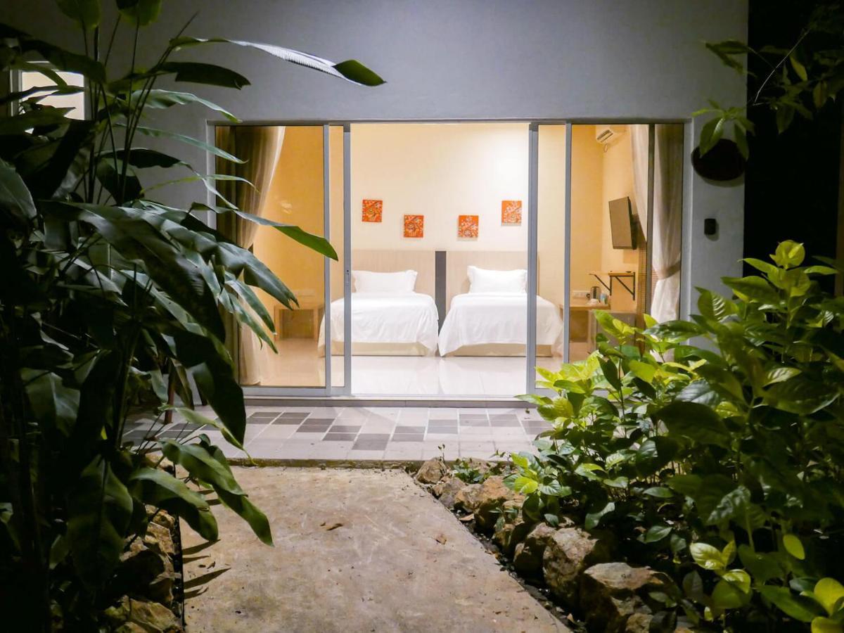 The Firefly Resort Semporna Bagian luar foto